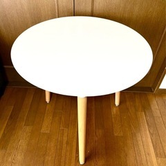 【ほぼ美品】白い丸テーブル　直径80cmの画像