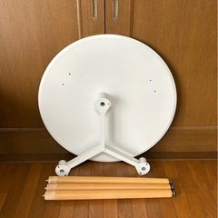 【ほぼ美品】白い丸テーブル　直径80cmの画像