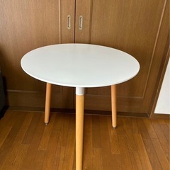 【ほぼ美品】白い丸テーブル　直径80cmの画像