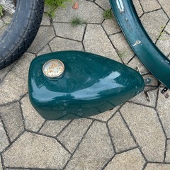 急募‼️バイク、ホイール付きタイヤと燃料タンク他の画像