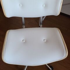 机と椅子の画像