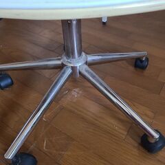 机と椅子の画像