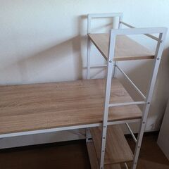 机と椅子の画像