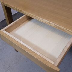 OTSUKA(大塚家具製造)のリベルタ デスク＆ワゴンです。学習机とキャビネットワゴンがセットになったシンプルなデザイン。タモ材のナチュラルな表情がお部屋に自然に溶け込んでくれます。の画像
