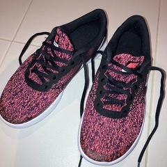 ほぼ未使用 ナイキ NIKE 軽量ランニングシューズ 23.5cm 黒ピンクの画像