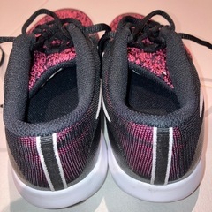 ほぼ未使用 ナイキ NIKE 軽量ランニングシューズ 23.5cm 黒ピンクの画像