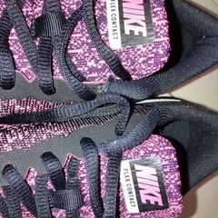 ほぼ未使用 ナイキ NIKE 軽量ランニングシューズ 23.5cm 黒ピンクの画像