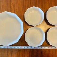 食器・大1個・中4個の画像