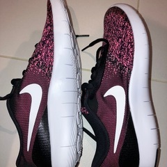ほぼ未使用 ナイキ NIKE 軽量ランニングシューズ 23.5cm 黒ピンクの画像