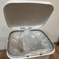 【未使用品】ゴミ箱 ペダルペール ポリ袋フック付 グレー 30L 日本製 の画像
