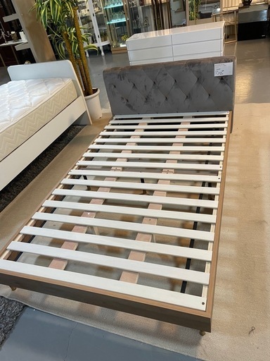 LOWYA セミダブル　フレームのみ　新品、未使用