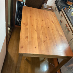 IKEAのダイニングテーブル