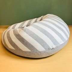 授乳クッション（グレー/ホワイト）の画像