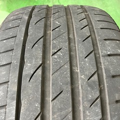 235/35R19ラウフェン2本の画像