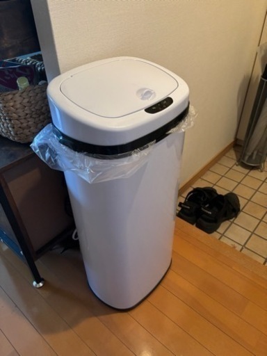 OSJ センサー全自動開閉式ゴミ箱 45L ホワイト　(単三電池4本)