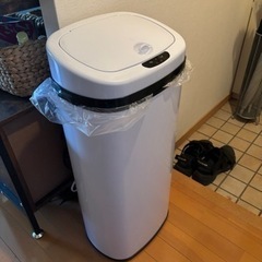 OSJ センサー全自動開閉式ゴミ箱 45L ホワイト　(単三電池4本)