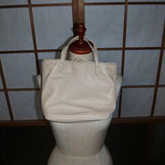 ck　カルバンクライン　小ぶりなバック　革　ベージュの画像