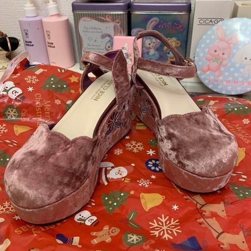 美品 　サンダル  可愛い  ベロア調  厚底