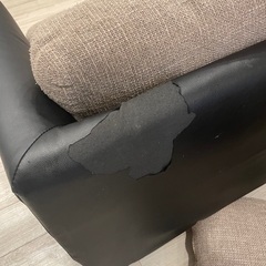 22日か23日の午前中の引き取り限定。ソファー　大人数用　使用年数1年半年の画像