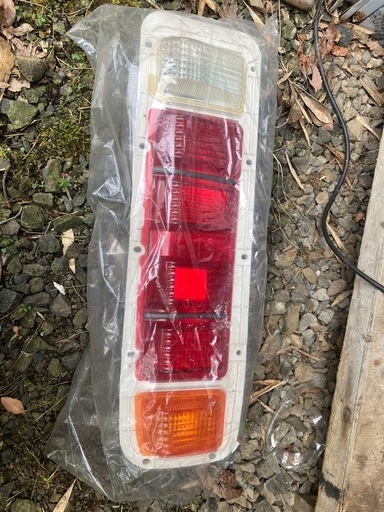 当時物美品！ 未使用テールランプ 日産 セドリック グロリア 330 右  希少