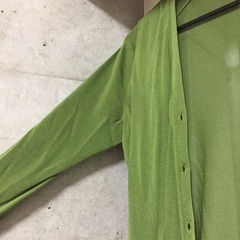 ユニクロ緑カーディガンの画像