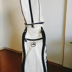 ウィルソン 11ウルトラ EX クラブセット（7番アイアン欠で11本）とアディダスのゴルフバックの画像