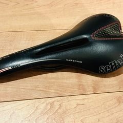 Selle Italia（セラ イタリア）　カーボン製サドル