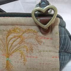 刺繍
ハンドバッグ
キルト芯仕様の画像