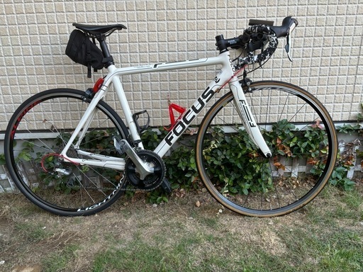 フルカーボンロードバイク　FOCUS 
gpsサイコンつき