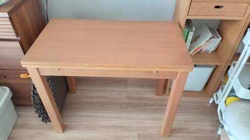 IKEA　伸縮式ダイニングテーブル