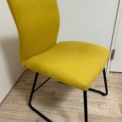 ダイニング机と椅子×2の画像