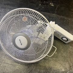 ☆中古￥2,000！TOSHIBA　壁掛扇風機　家電　TLF-3...
