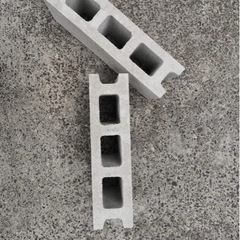 コンクリートブロック　DIY 庭　フェンス