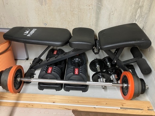 取引中　
トレーニング用具、ベンチ台、可変ダンベル、バーベル