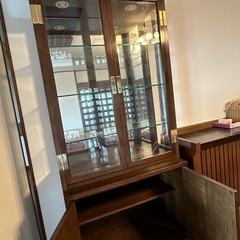 カリモク　ドマーニガラスキャビネットの画像