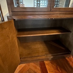 カリモク　ドマーニガラスキャビネットの画像