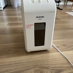 アイリスオーヤマ　シュレッダー　白の画像