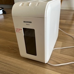 アイリスオーヤマ　シュレッダー　白の画像
