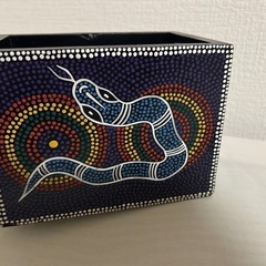 蛇のモザイク模様の小物入れ