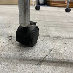 メタルラック　No.14318　キャスター付き　収納　中板調整可能　キャスター付き　シルバー　【リサイクルショップどりーむ天保山店】の画像