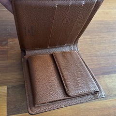 VUITTON財布の画像