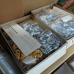 古いくるみ釦材料と工具の画像