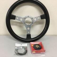 🐱ステアリング「MOMO」MOMOホーンボタンは新品です「No2」の画像