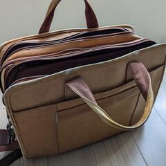 皮製バックの画像