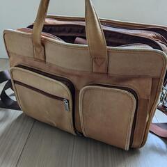 皮製バックの画像