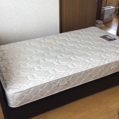 【無料】超高級 シモンズ純正セミダブルベッド一式の画像