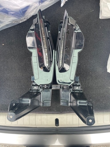 ⭐️値下げ⭐️60系ハリアー純正デイライト