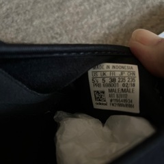 ゴム製スニーカーの画像
