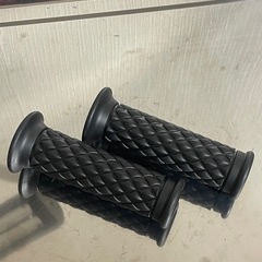 オートバイ バイク汎用ハンドルグリップ ブラックの画像