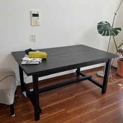 IKEAのダイニングテーブル黒